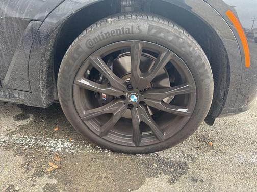 Black Sapphire Metallic 2025 BMW X7 xDrive40i