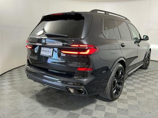 Black Sapphire Metallic 2025 BMW X7 xDrive40i