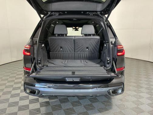 Black Sapphire Metallic 2025 BMW X7 xDrive40i