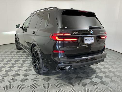Black Sapphire Metallic 2025 BMW X7 xDrive40i