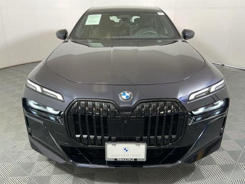 2023 BMW 740 i