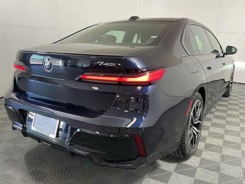 2023 BMW 740 i
