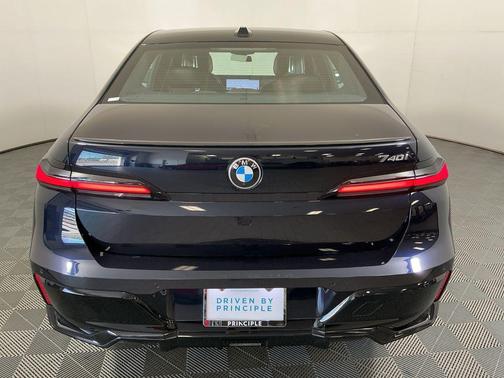 2023 BMW 740 i