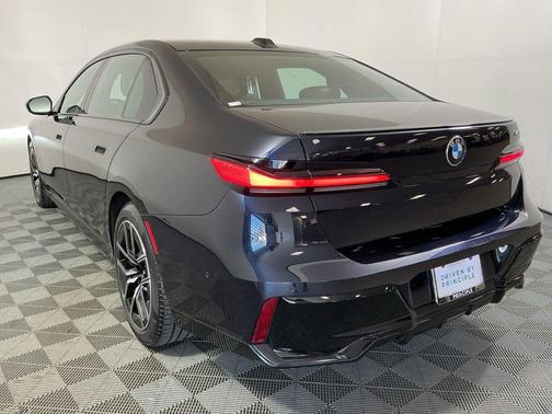 2023 BMW 740 i