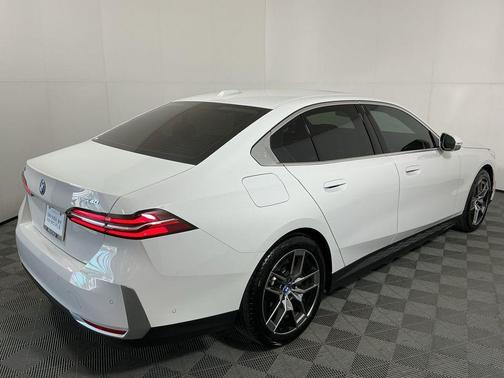 2024 BMW i5 eDrive40