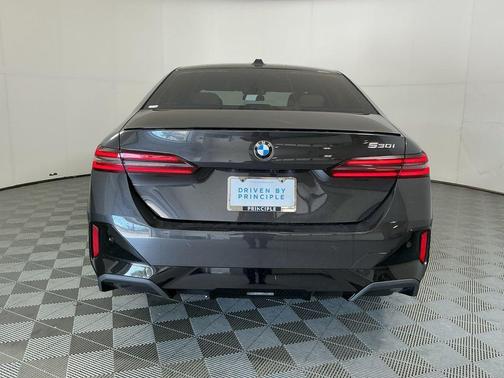 Dark Graphite Metallic 2026 BMW 530 530i