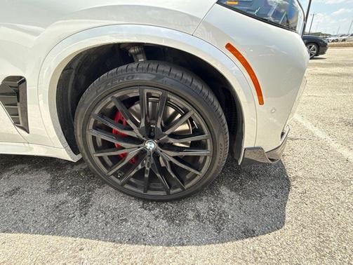 Mineral White Metallic 2025 BMW X5 M60i