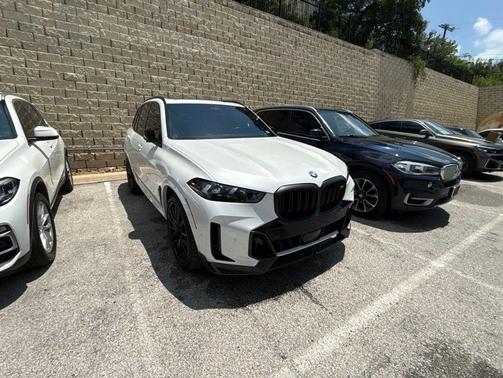 Mineral White Metallic 2025 BMW X5 M60i