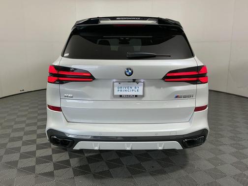 Mineral White Metallic 2025 BMW X5 M60i