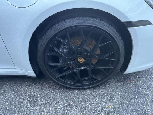 2020 Porsche 911 Carrera