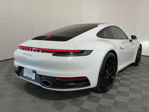 2020 Porsche 911 Carrera