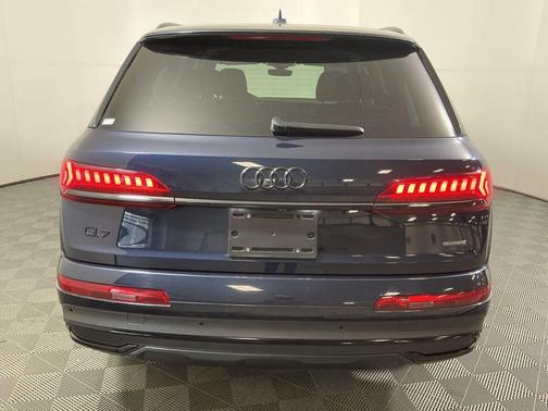 2023 Audi Q7 45 Premium Plus