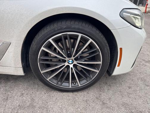 Mineral White Metallic 2022 BMW 540 i xDrive