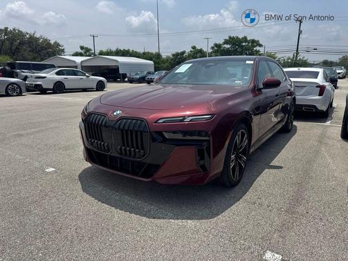 Aventurin Red Metallic 2025 BMW 740 i xDrive