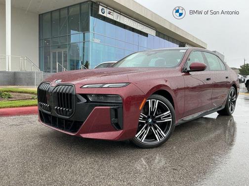 Aventurin Red Metallic 2025 BMW 740 xDrive