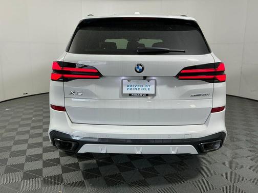 Alpine White 2026 BMW X5 sDrive40i