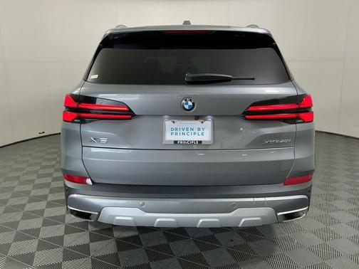 Skyscraper Grey Metallic 2024 BMW X5 xDrive40i