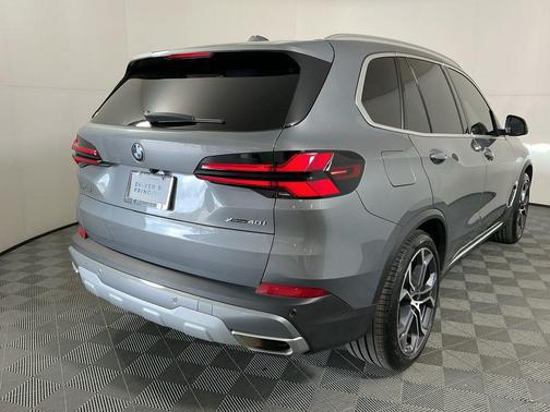 Skyscraper Grey Metallic 2024 BMW X5 xDrive40i