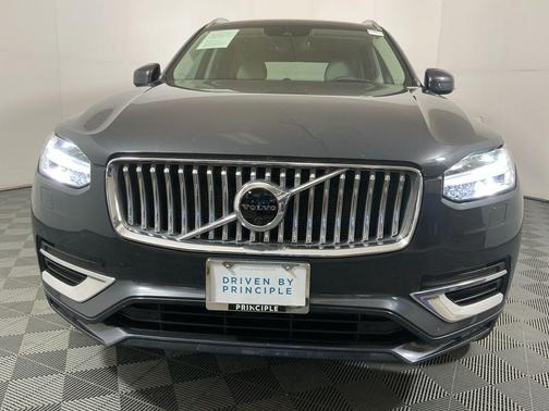 2022 Volvo XC90 T6 Inscription