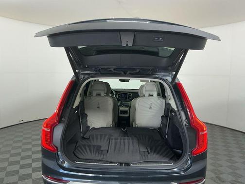 2022 Volvo XC90 T6 Inscription