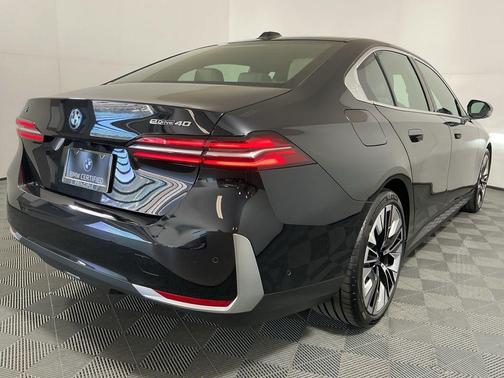 2025 BMW i5 eDrive40