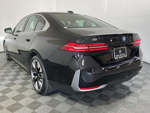 2025 BMW i5 eDrive40