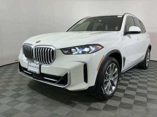 Alpine White 2026 BMW X5 sDrive40i