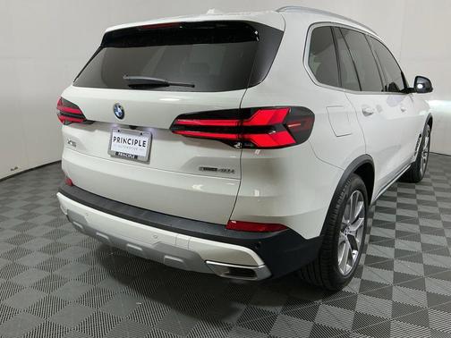 Alpine White 2026 BMW X5 sDrive40i