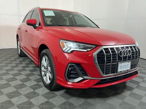 2024 Audi Q3 Premium 45 TFSI S line quattro Tiptronic