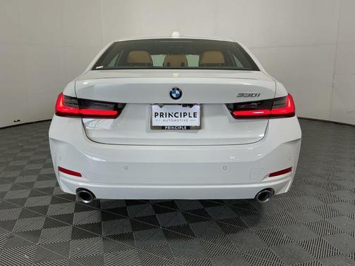 Alpine White 2025 BMW 330 330i