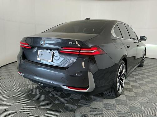 Dark Graphite Metallic 2025 BMW 530 530i