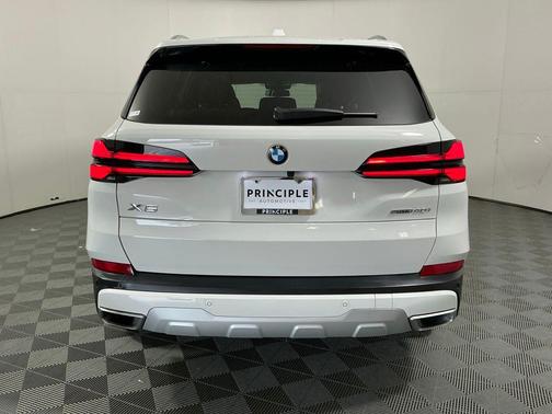 Alpine White 2024 BMW X5 sDrive40i