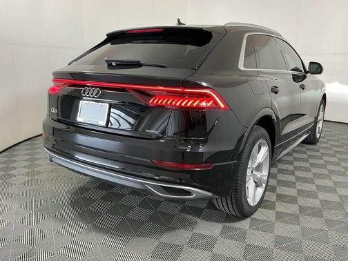 Mythos Black Metallic 2022 Audi Q8 55 Premium