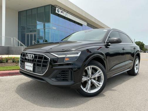 Mythos Black Metallic 2022 Audi Q8 55 Premium