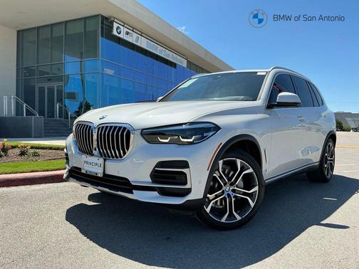 Mineral White Metallic 2023 BMW X5 sDrive40i