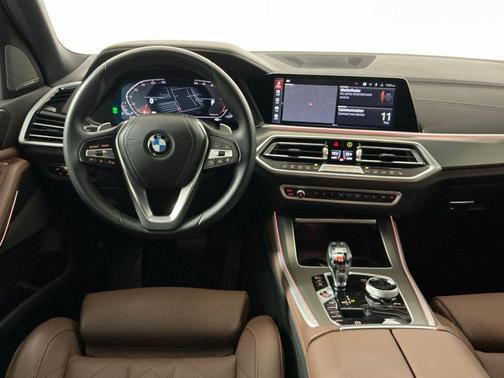 Mineral White Metallic 2023 BMW X5 sDrive40i