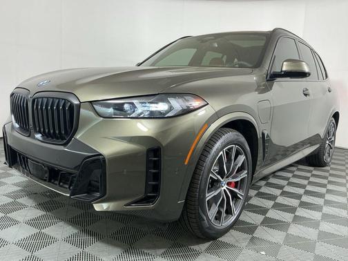 Manhattan Green Metallic 2026 BMW X5 PHEV xDrive50e