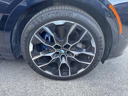 2023 BMW X7 M60i