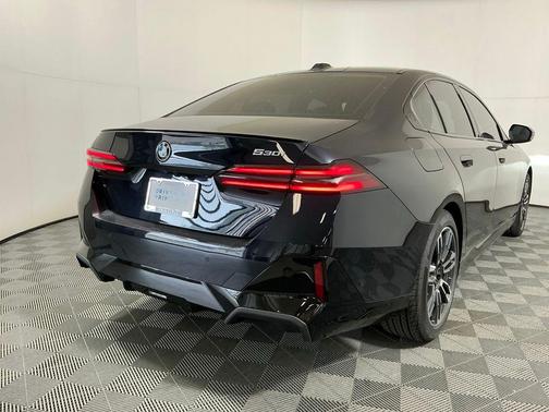 Carbon Black Metallic 2026 BMW 530 530i