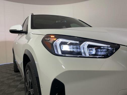 Alpine White 2026 BMW X1 xDrive28i