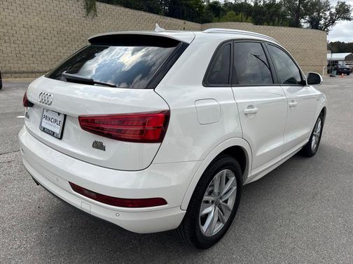 Cortina White 2018 Audi Q3 2.0T Premium