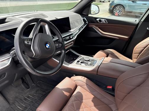 Mineral White Metallic 2024 BMW X5 xDrive40i