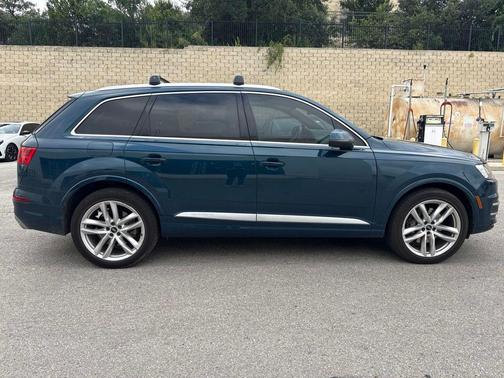 Galaxy Blue Metallic 2018 Audi Q7 3.0T Prestige