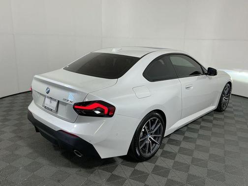 2024 BMW 230 i