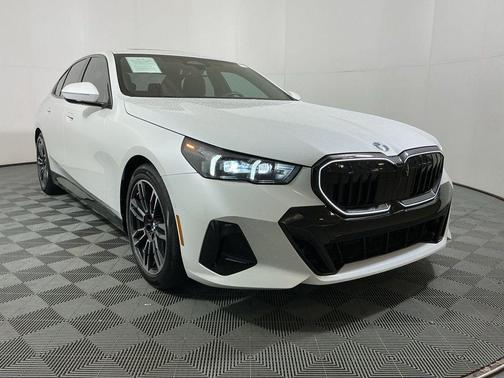 Mineral White Metallic 2025 BMW 530 530i