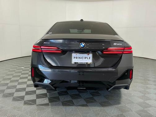 Dark Graphite Metallic 2024 BMW 530 xDrive