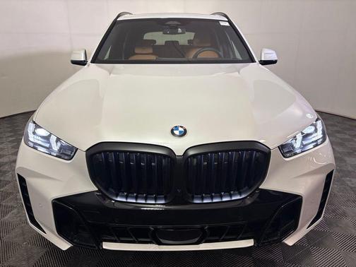 Mineral White Metallic 2026 BMW X5 xDrive40i