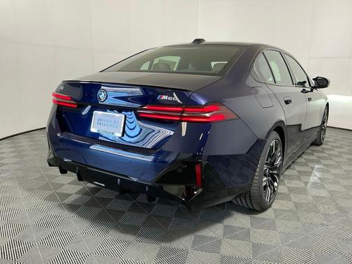 Tanzanite Blue II Metallic 2026 BMW i5 M60