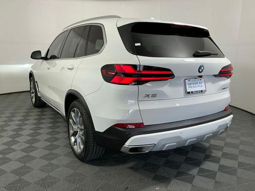 Alpine White 2024 BMW X5 sDrive40i