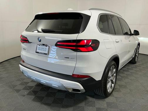 Alpine White 2024 BMW X5 sDrive40i